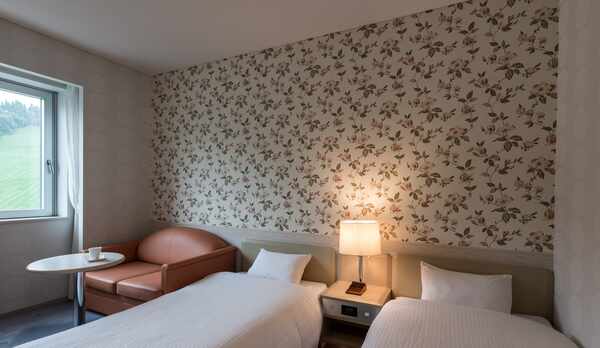 【スタンダード・ツイン】4階以上で蔵王の景色を楽しめるお部屋。エキストラベッドで3名まで利用可能