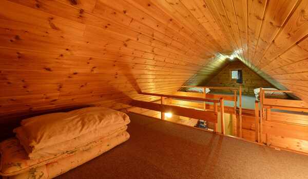 *【ログハウス／S】ロフトは2か所、お布団を分けて敷くこともできます。