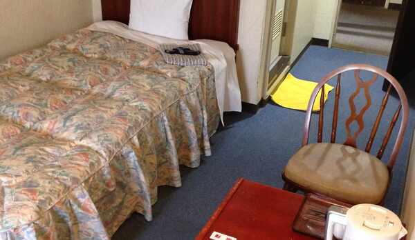 ◆シングルルーム◆バス・トイレ付／wi-fi無料／TV／冷蔵庫／ドライヤー／歯ブラシセット／タオル