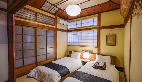 三丁町ながた棟・紅の間（ベッドルーム）