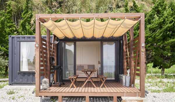 客室外のウッドデッキでBBQをお楽しみいただけます