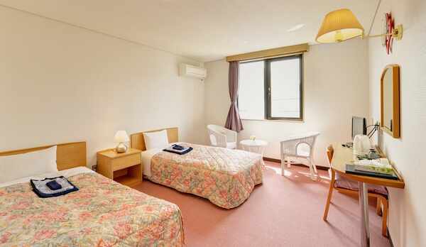 *明るく広いツインルームのお部屋です。