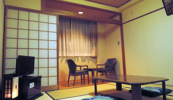 *【2階和室8畳一例】4名様までのんびりお寛ぎいただけます。