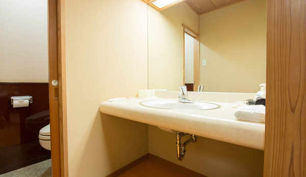 *【和室一例】広い洗面台が付いております。