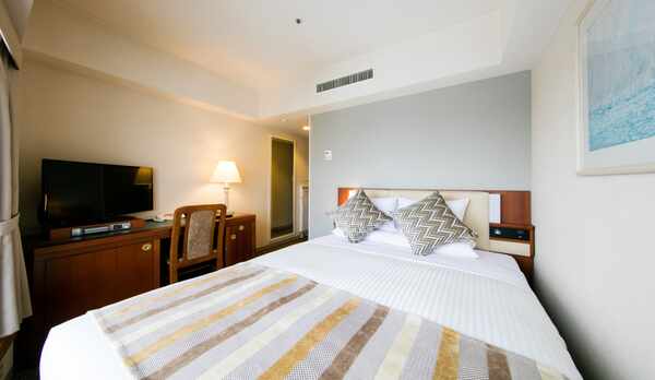 コンフォートダブル<14.1〜15.6㎡>ベッド幅140cm