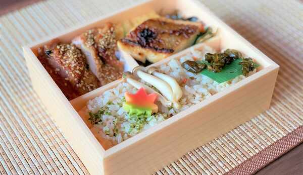 和食朝食弁当○釜飯（紙パックお茶付き）