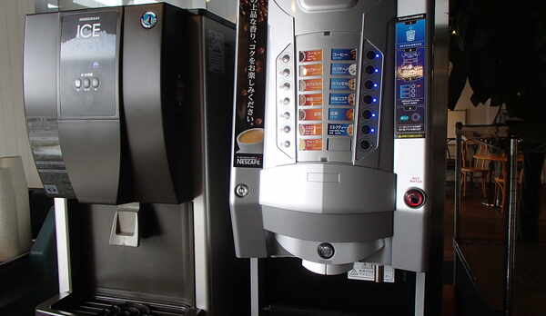 1Fロビー　フリードリンクサービス