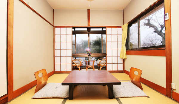 部屋◆6畳こんじまりして、落ちつける雰囲気の和室☆無料Wi-fi完備＊全室冷暖房完備