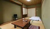 くつろぎの和室で人数にあわせて、8畳〜12畳より当館にてご用意させていただきます。当館にエレベーター