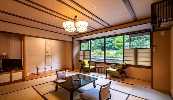 ■なでしこ　木々の緑のきらめきを、畳のお部屋で涼しげに楽しむ