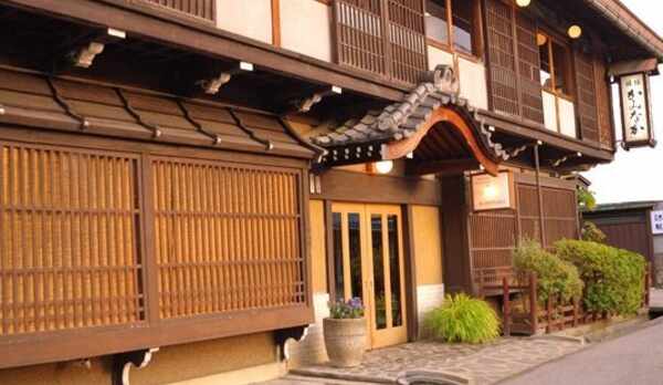 「旅館かみなか」　外観