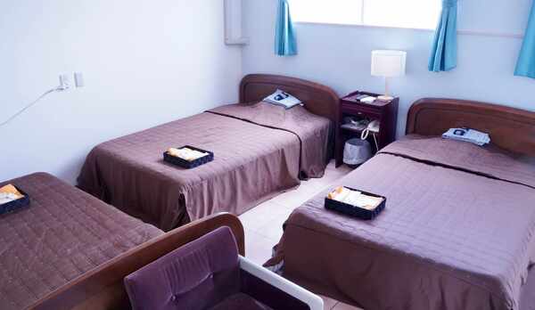 トリプルルーム  セミダブルサイズ&times;３台