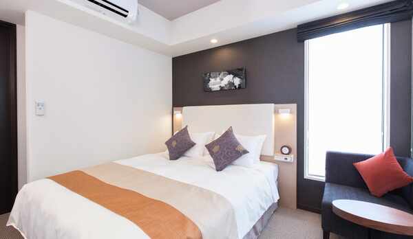 【コンフォートダブル】19平米・ベッド幅160cm／洗濯乾燥機、電子レンジ完備、バストイレ別