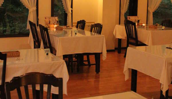 夜のダイニング