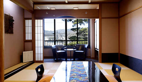 【客室】和室10畳　トイレ付