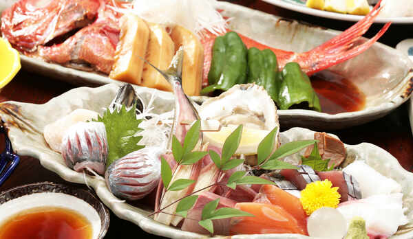 新鮮な魚介類が満載のお料理一例♪仕入れにより内容が変わる場合もあります