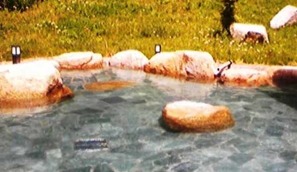 お亀の湯　露天風呂（車で２０分）