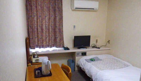 【シングルルームA】シンプルでコンパクトなお部屋です。