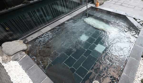 露天風呂（男性浴場のみ）