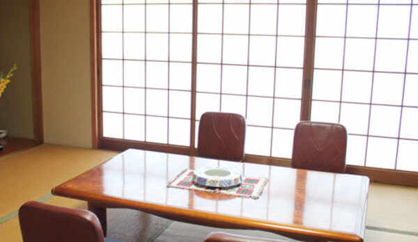 【山側・墓地の見える和室（10畳）】訳ありな分、格安です