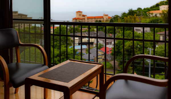 和室10畳　 2F　 (海側）　広縁付き／禁煙