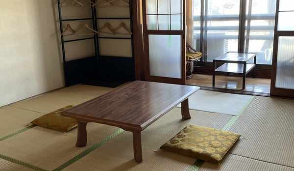 海音寺さんのご本堂を眺められる癒しの和室