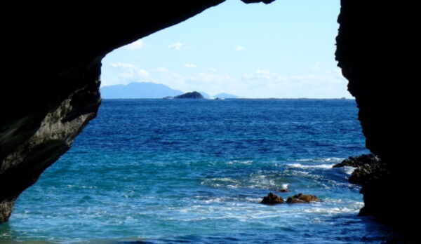 伊豆　下田　田牛　竜宮窟