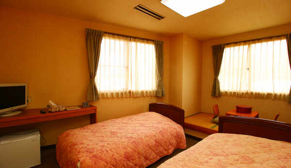 和洋室＿１〜２人向け！清潔感のあるゆったりと寛げるお部屋です♪