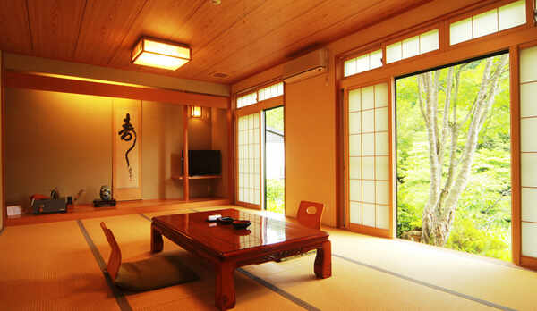 ＊客室一例＊12畳のお部屋。ご家族・グループに