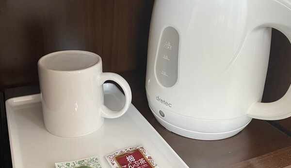 客室　電気ケトル、緑茶、昆布茶、マグカップ