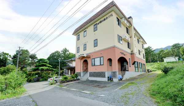 *【外観】信州 愛和の森ホテルへようこそ！素敵な時間をお過ごしください。