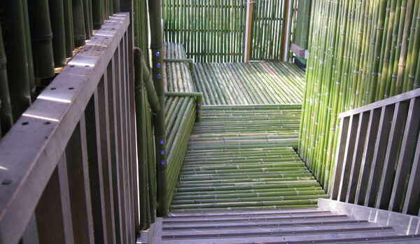 露天風呂への通路