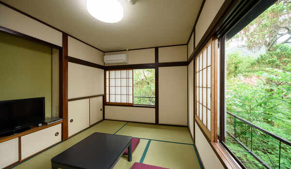 和室6畳・トイレ共同【緑青】