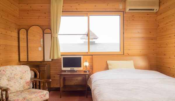 「本館」禁煙ダブルルーム6畳（ダブルベッド１台・バストイレ無し）