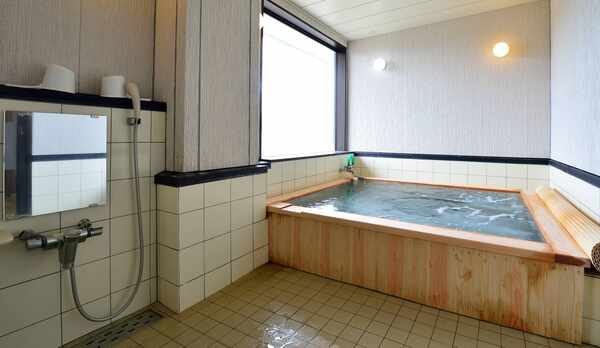 *弱アルカリ性のお風呂は神経痛・疲労回復・皮膚病に効果あり　