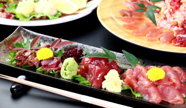 キジ刺しは部位ごとに味の変化を楽しめます