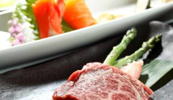 夕食懐石例　地産地物の田舎のおもてなし