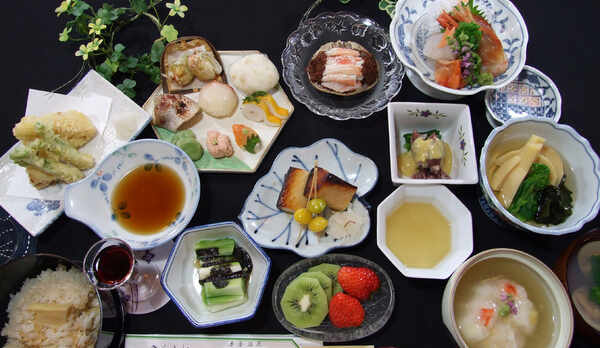 夕食例、おいしい山形！郷土料理プラン【満足コース】（全体）