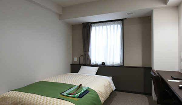 ≪ダブルルーム+広さ:15平米≫140cmのシモンズ社製ベッド。一旅・ビジネス・出張におススメ！