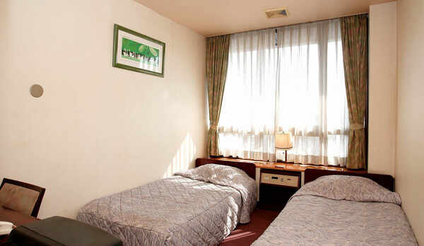 *【お部屋】バス・トイレ付きで落ち着いた雰囲気の洋室です。