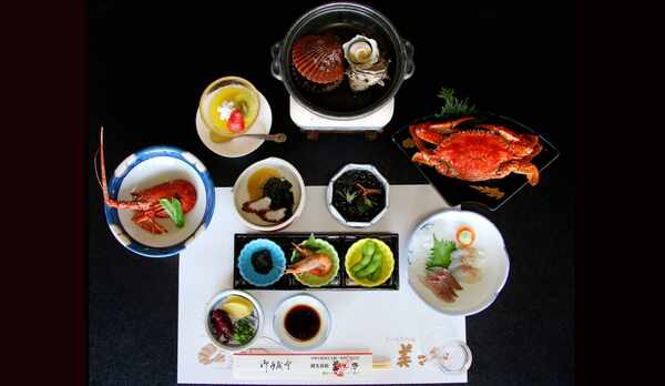 ・【お料理イメージ】島で水揚げされた旬の食材にこだわっています