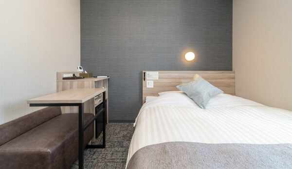 スタンダードルーム：眠りを追及した150cm幅のワイドベッドと適度な硬さのマットでぐっすり