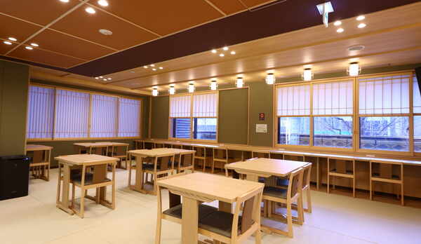 ■レストラン　全48席　営業時間 6：30〜9：30 (最終入店 9：00)　