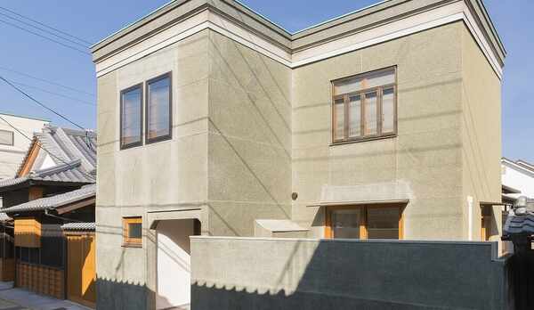 背山（せざん）　外観