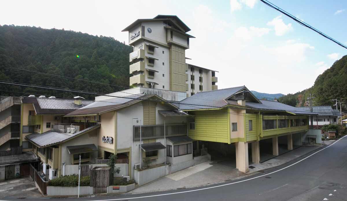 川湯温泉 山水館 川湯みどりや 料金比較・宿泊予約 - 価格.com