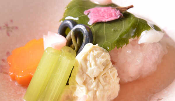 【ご夕食（炊合せ）】季節感あふれる「懐石料理」の一例