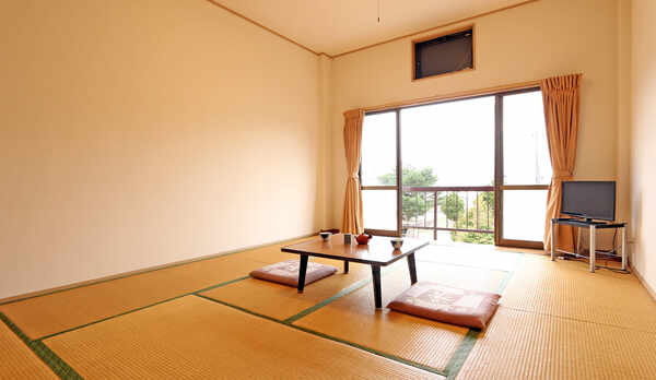 和室10畳◆シンプルながらも、明るさと温かさが伺えるお部屋です。