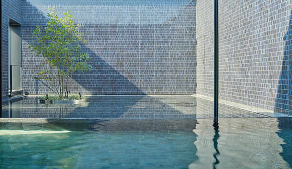 ・女性大浴場【昼】水景を眺めながら癒しのひとときをお過ごしください