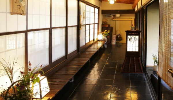 大浴場は「ゆ」の行燈を右です