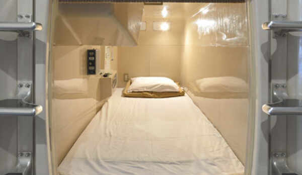 カプセルホテル